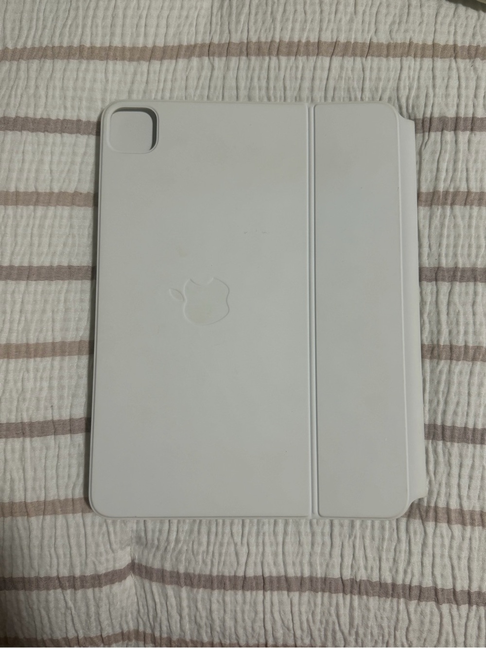 Apple White Silicone Smart Folio for iPad with Camera Cutout